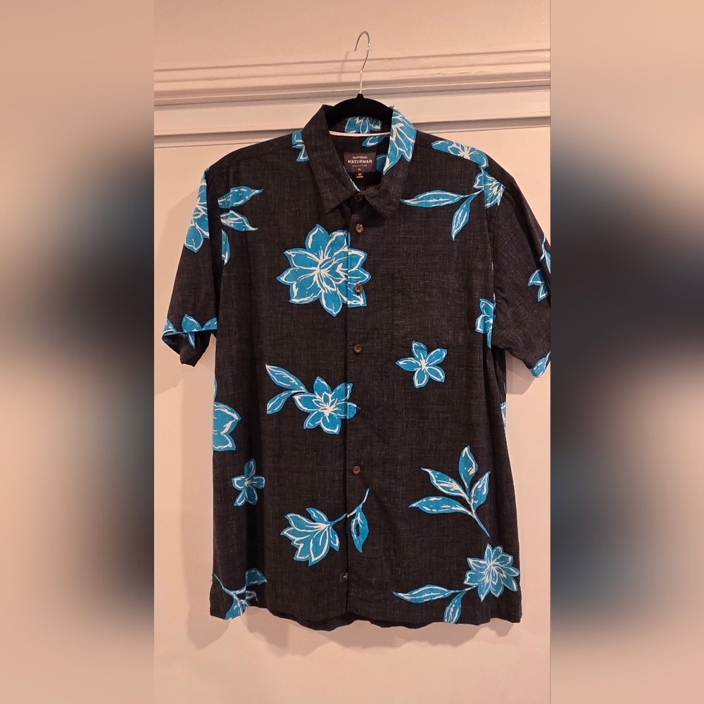 Quiksilver Black Short-Sleeve Button-Down with Blue Floral Print